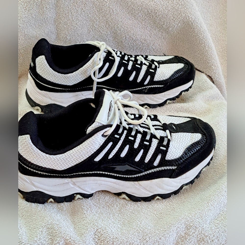 Avia Women's Black and White Athletic Shoes